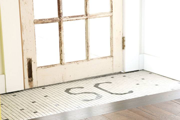 20 maneiras de incorporar mosaicos em sua casa, Mosaico de piso personalizado