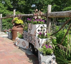 HOW TO STENCIL CINDER BLOCK PLANTERS