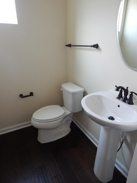 essas reformas do banheiro podem inspir lo a atualizar o seu, Reforma fresca e moderna da sala de p