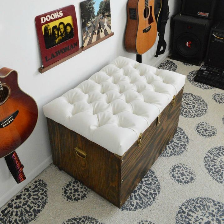 15 quick and easy gift ideas using buttons, Pin them for a luxurious tufted cushion