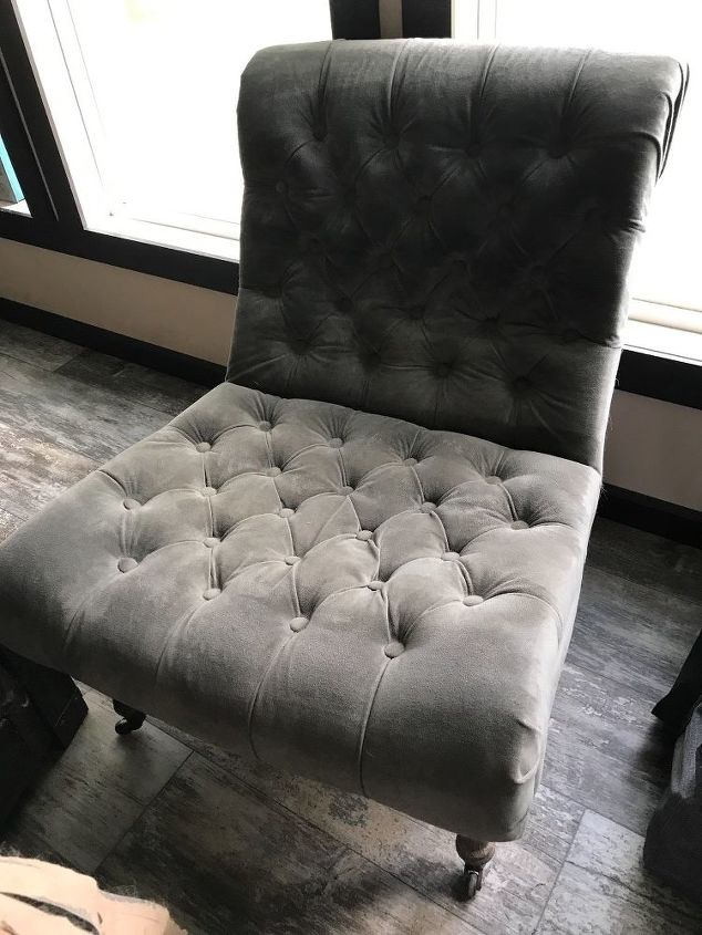 q how do i paint a velvet chair