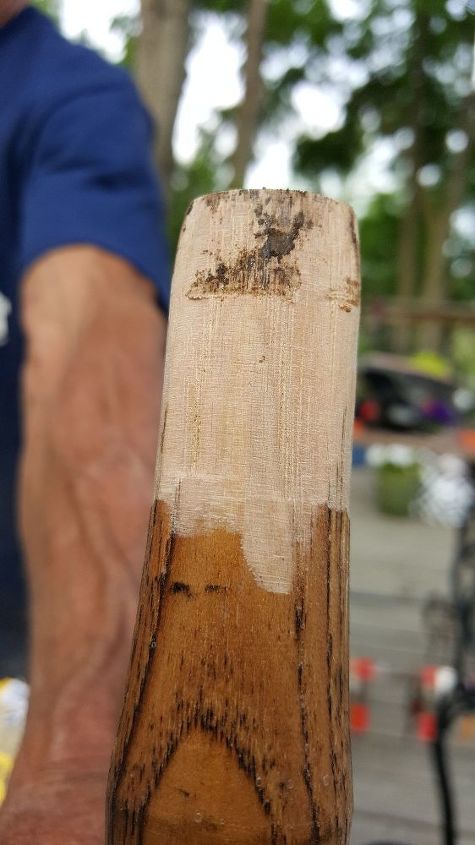 substituindo uma ala de madeira quebrada em um martelo