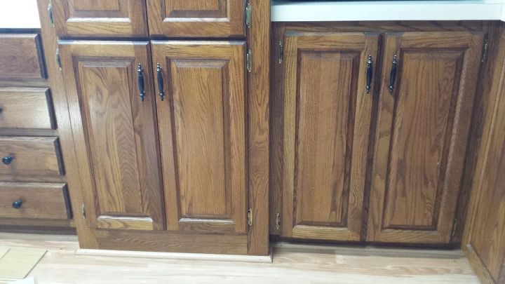 what color flooring goes well with golden oak cabinets