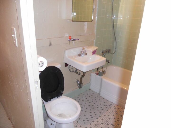 q small bathroom floors