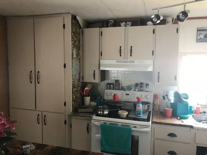 q how do i get some colour and texture to my kitchen