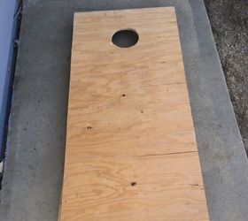outdoor game project cornhole, Cut the hole for bean bags