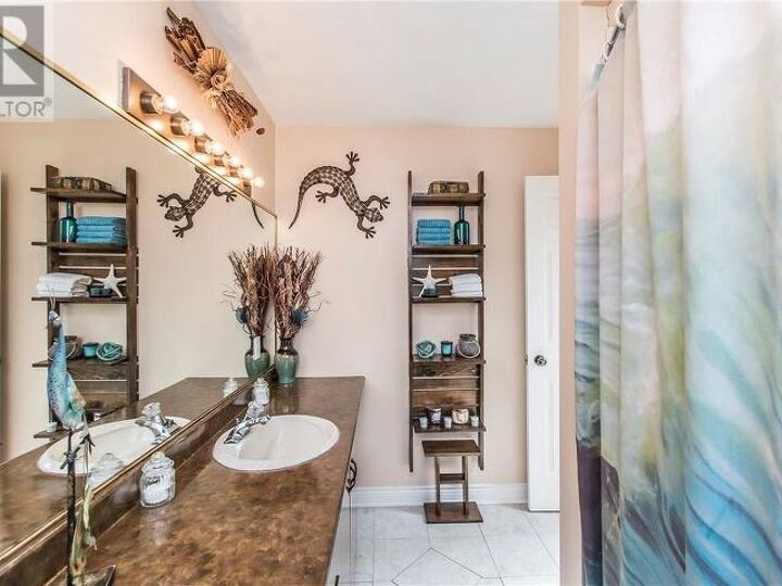 q bathrom needs updating but on a low budget