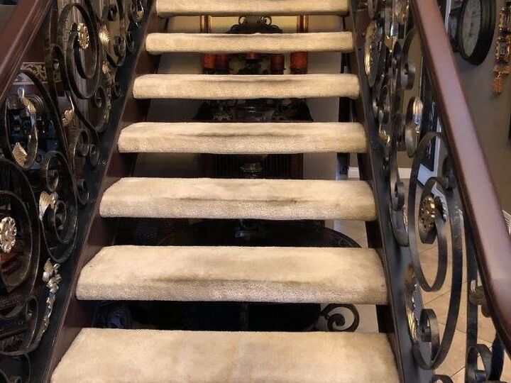 q closing staircase
