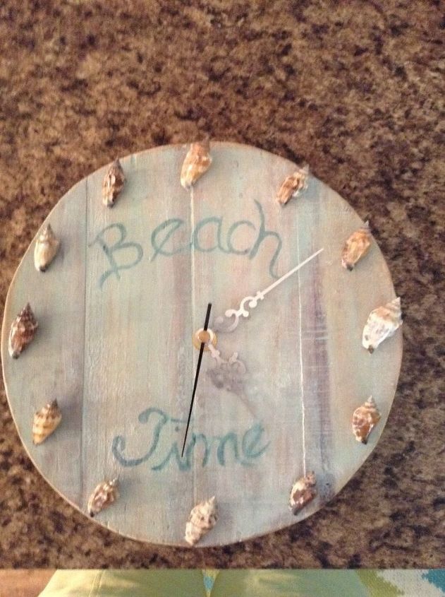 reloj de playa de palets