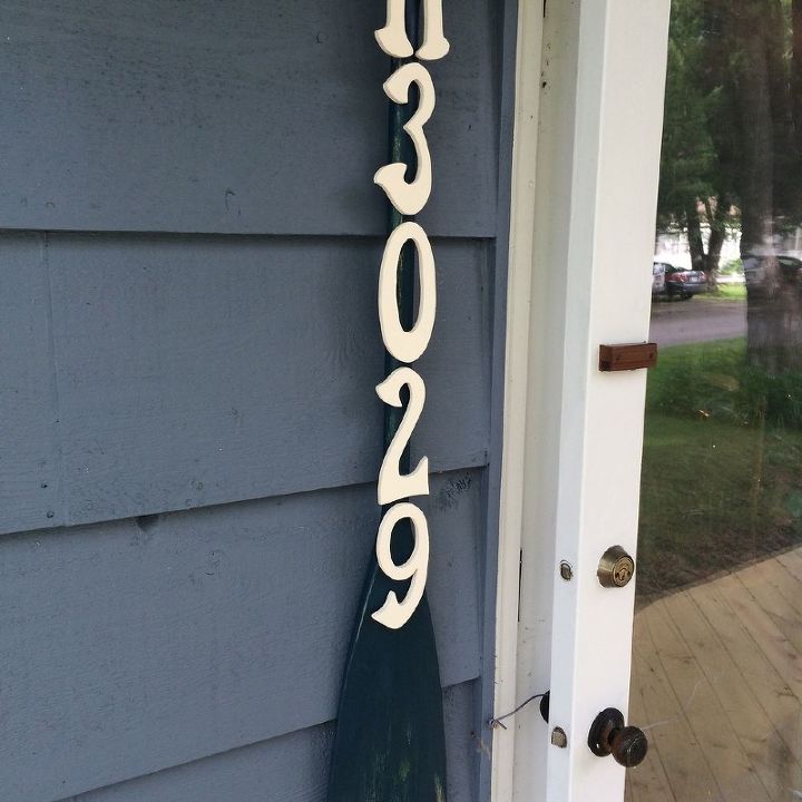 13 spectacular ways to display your house number, Repurposed Boat Oar