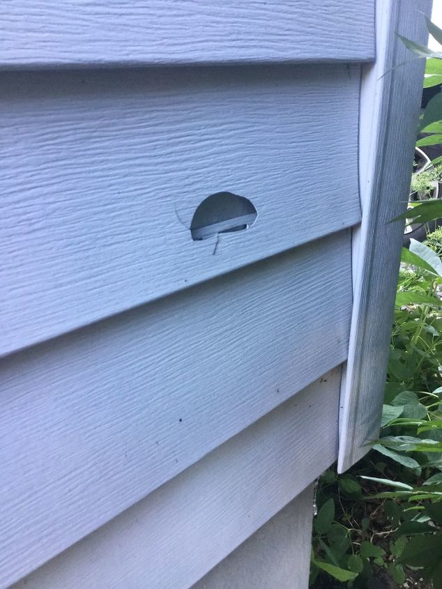 How to repair cracked and broken vinyl siding? | Hometalk