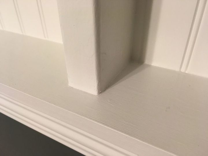 prateleiras de parede para um lavabo pequeno