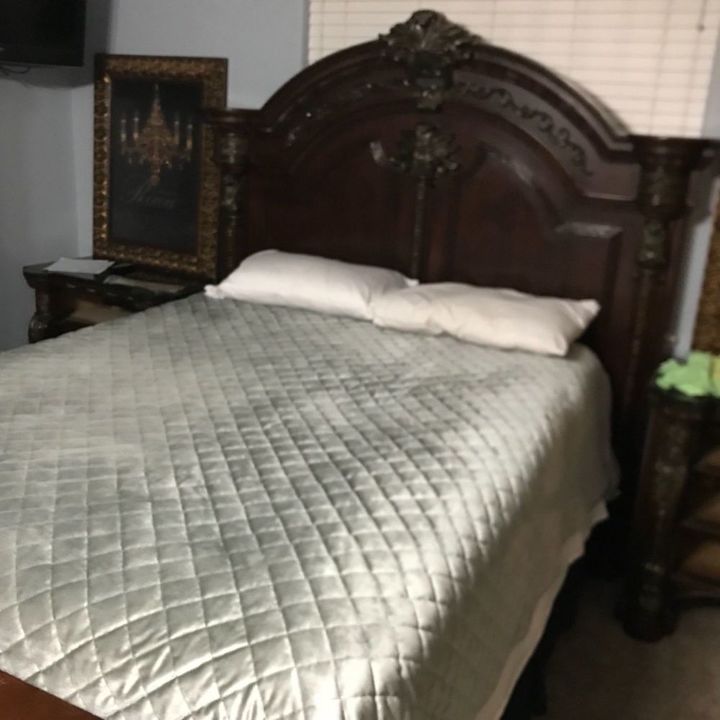 q does anyone know the name of this pulaski bedroom set