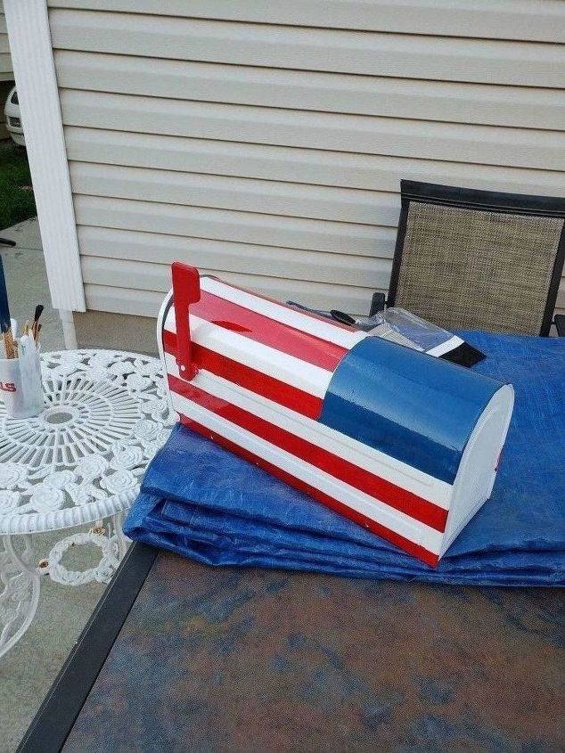 caixa de correio pintada com bandeira americana