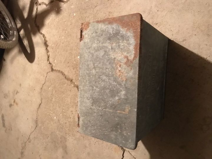 q ow do i clean a vintage metal insulated porch milk box