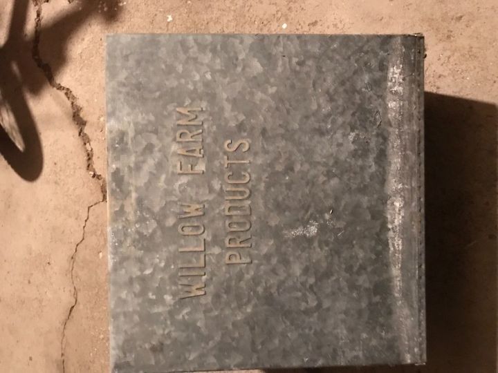 q ow do i clean a vintage metal insulated porch milk box