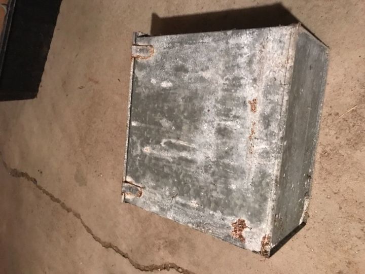 q ow do i clean a vintage metal insulated porch milk box