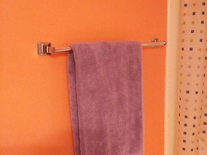 q how do i decorate my freshly painted guest bathroom