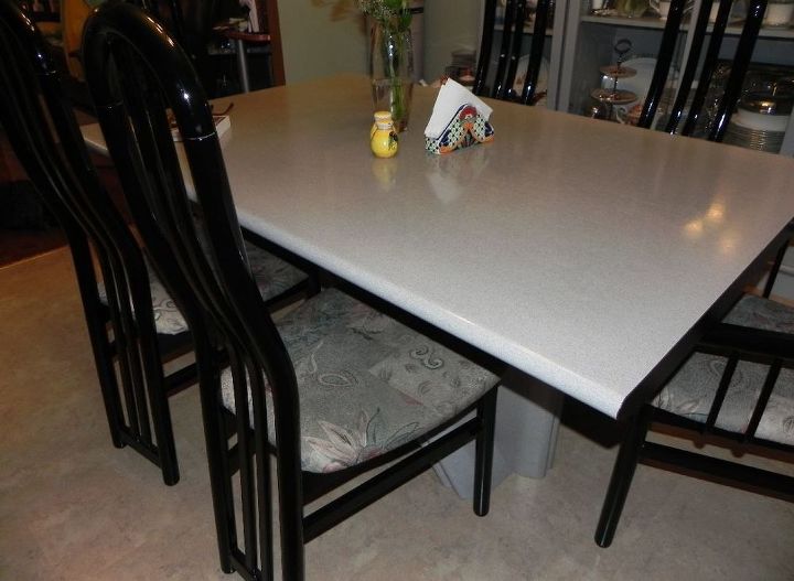 renewing a second hand kitchen table with paint