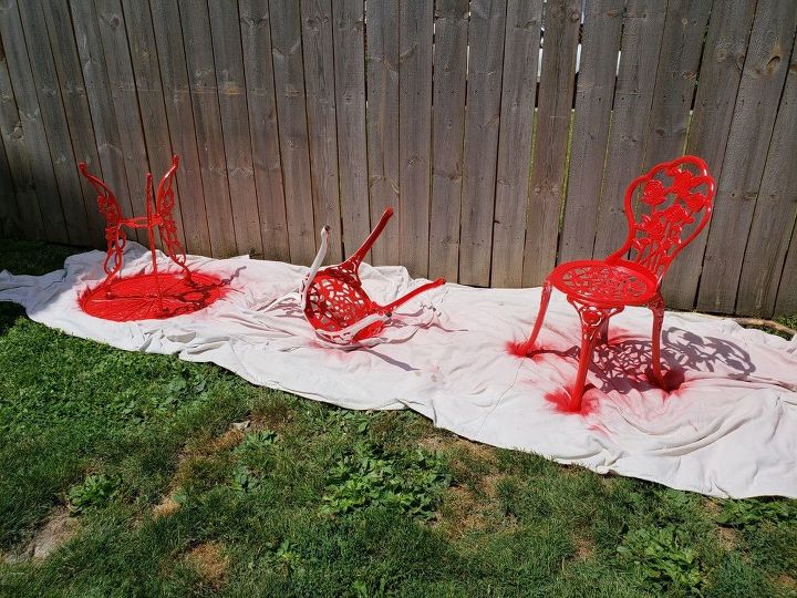 mesa y sillas de patio pintadas con spray