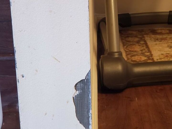 q help the edge of the wall is chipping
