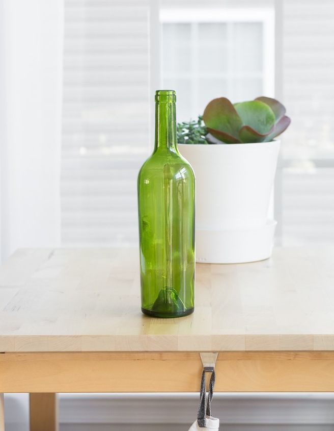 upcycling de uma garrafa de vinho a um vaso moderno