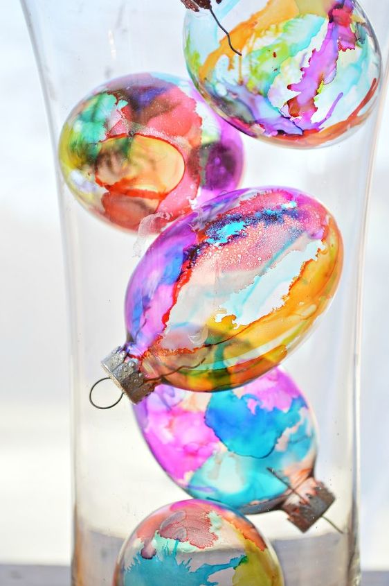 19 fantastic techniques for faux stained glass, Use alcohol ink for stained glass Easter eggs