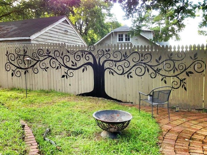 7 fence decoration ideas that are both charming and understated