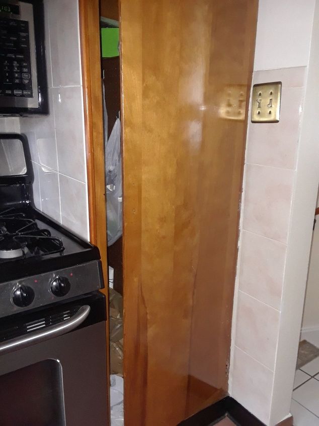 how to fix a pantry door from popping open or stay shut