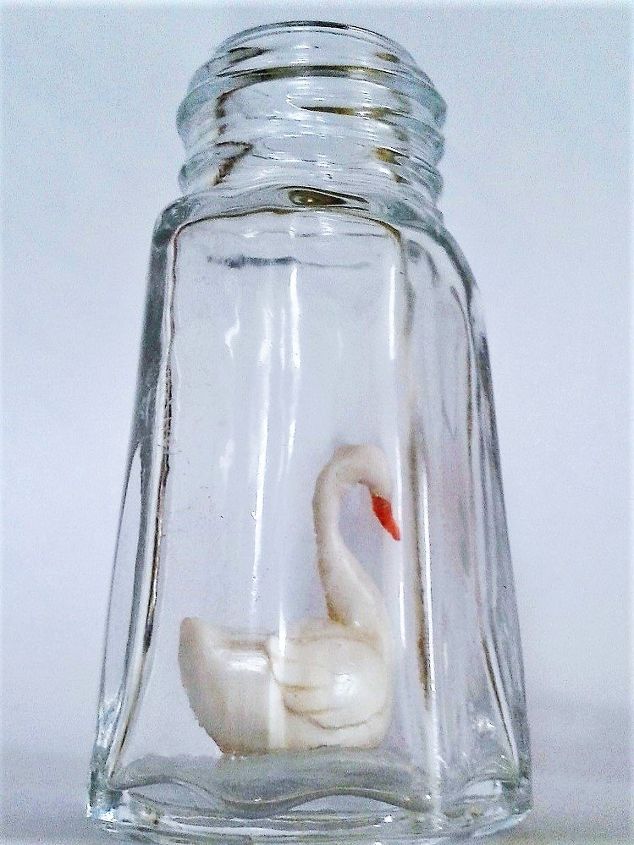 salt and pepper snowglobes sold at anthropologie