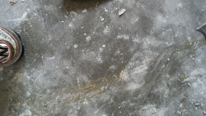 como remover a lama de gesso branca do piso de concreto
