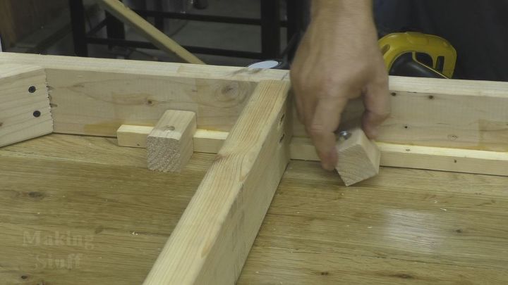 making a farmhouse table from oak and pine boards, Screw notches to table top