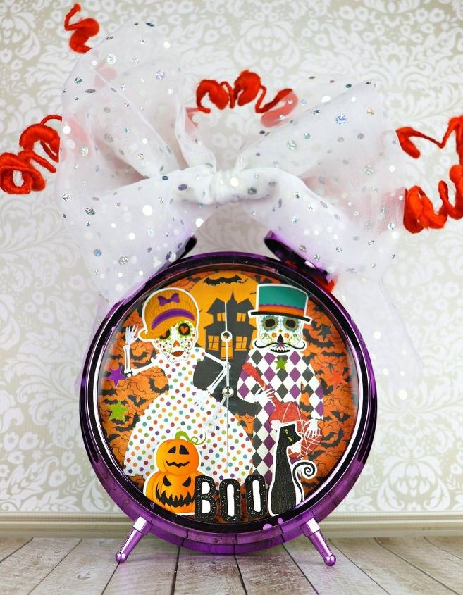 decoracion de halloween hecha con un reloj reciclado