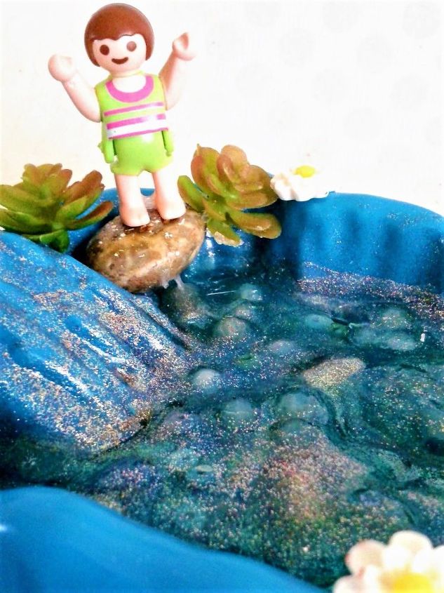 sponge or soap drainer a resin and resin water basin with mini playmo