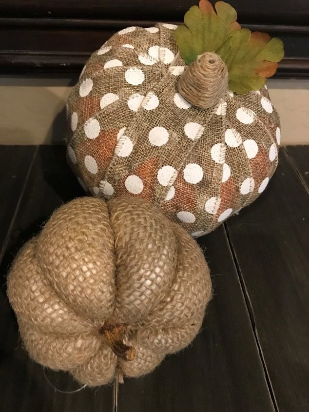 3 burlap pumpkin