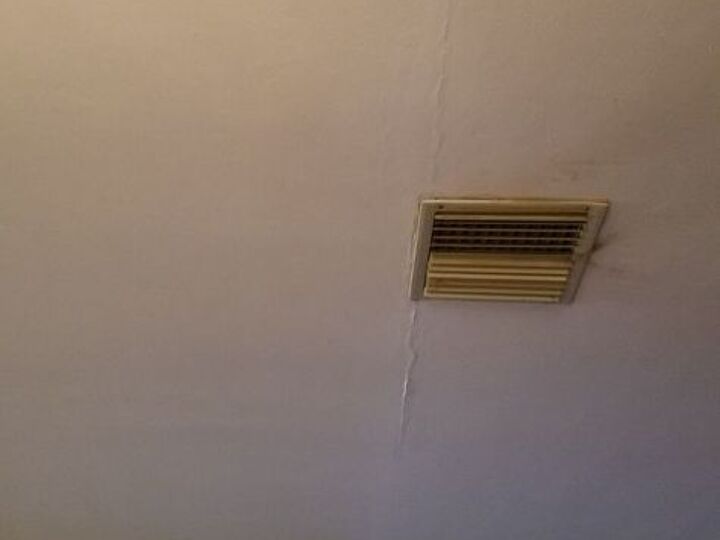 q how do i fix a ceilng crack