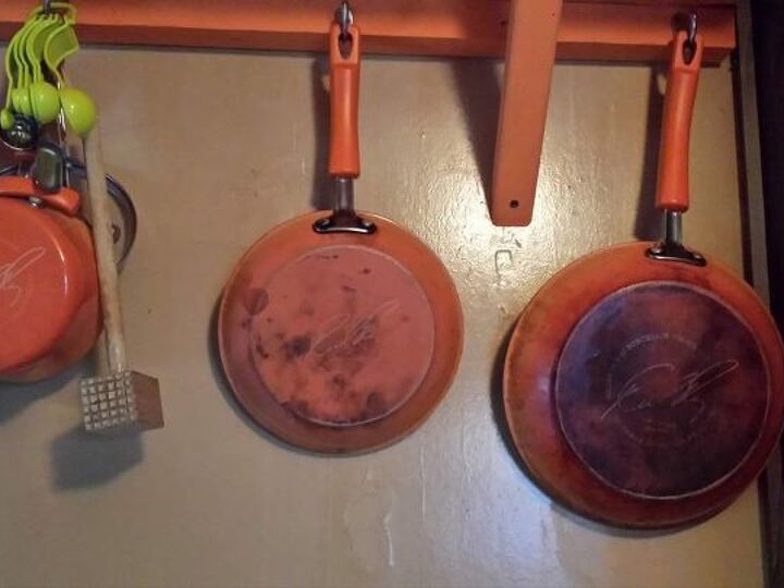 q how to clean bottom of pots