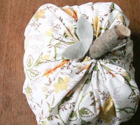 make cheap fabric pumpkins from old napkins