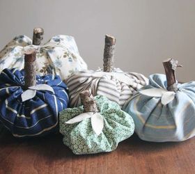 make cheap fabric pumpkins from old napkins