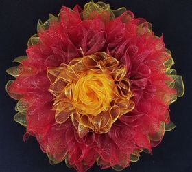 deco mesh ruffle flower wreath tutorial, Ruffle Flower Wreath in Christmas colors