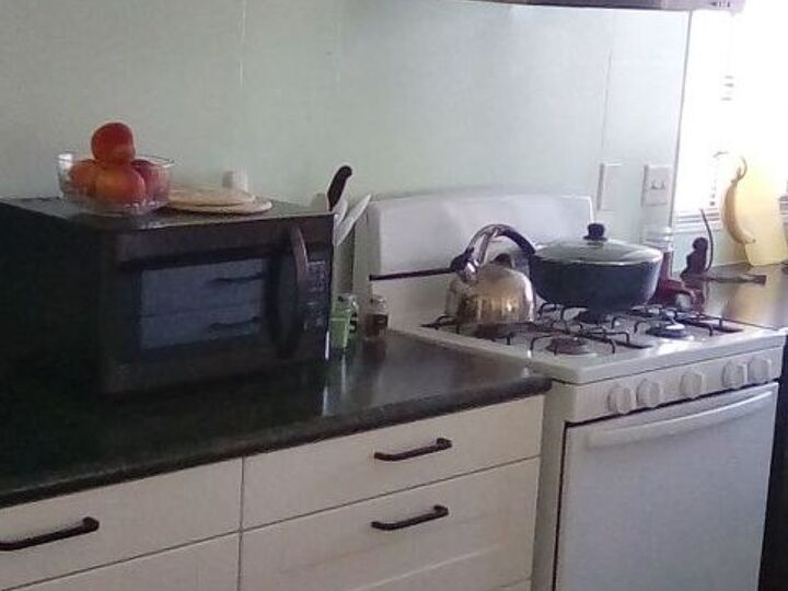 q backsplash to the ceiling or not