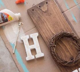 diy howdy pallet porch sign with interchangeable wreaths