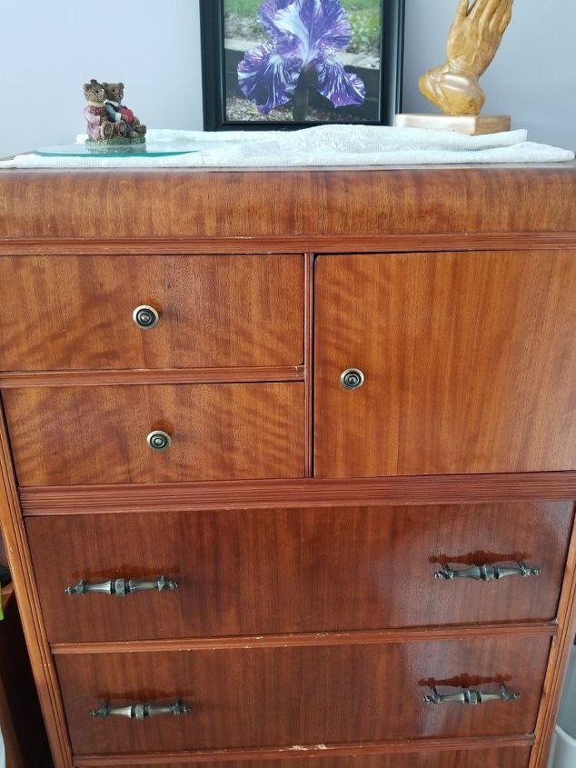 q find out about this dresser