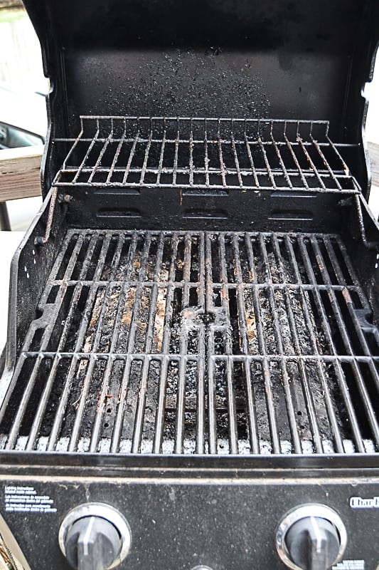 the easy way to clean your grill before grilling season
