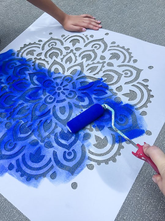 how to stencil a rug