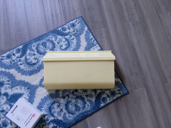 uma caixa postal ensolarada