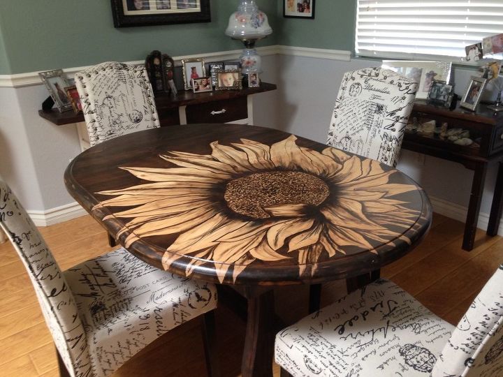 10 cambios de imagen de muebles que nos alegramos de que no se hayan pintado, Mesa Big ol Sunflower