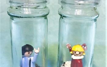 Dúo de molinillos de sal y pimienta con personajes masculinos y masculinos de Playmobil.
