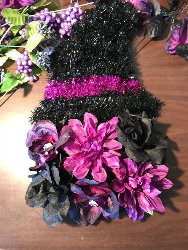 guirnalda floral de sombreros de bruja