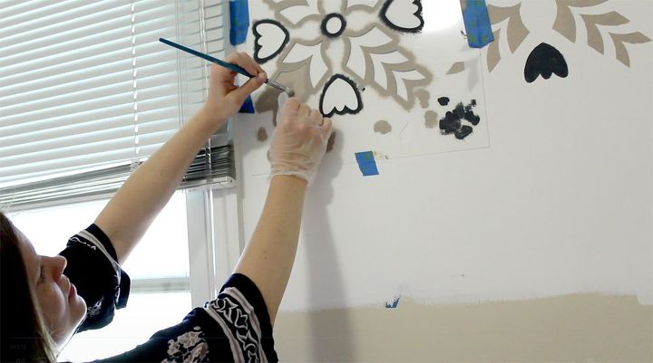 how to stencil an accent wall